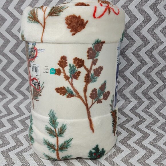 The Big One Oversized Holiday Plush Throw Blanket Sprigs Christmas 60" x 72" - Picture 2 of 10